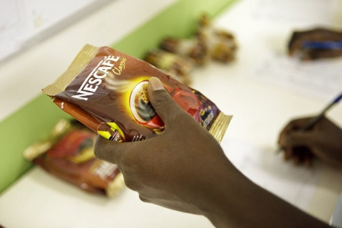 Photographie industrielle réalisée pour Nescafé® à la fabrique d'Abidjan. | Philippe DUREUIL Photographie