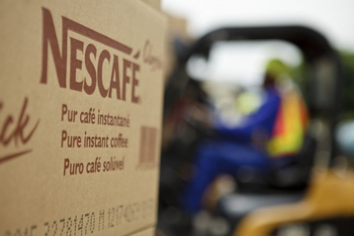 Chargement de produits Nescafé® à la fabrique. | Philippe DUREUIL Photographie