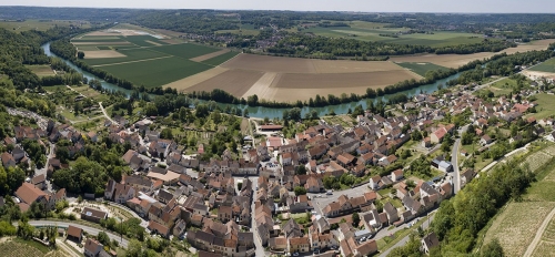 Paysage panoramique réalisé avec un drone pour la Maison de Champagne Courtois à Crouttes-sur-Marne. Je réalise des photographies panoramiques vues du ciel. | Philippe DUREUIL Photographie