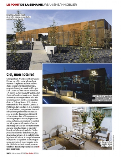 Article signé par Bruno Monier-Vinard paru dans le journal Le Point à la rubrique Urbanisme/Immobilier sur l'office Notarial new-look commandé par les notaires Julien Ast & Frédéric Carcelle à l'architecte Thierry Bonne. | Philippe DUREUIL Photographie