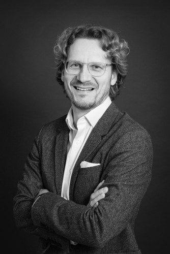Photographe corporate je réalise des photos de portrait noir et blanc dans mon studio et en studio mobile dans vos locaux. | Philippe DUREUIL Photographie