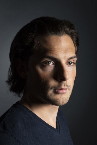 Portrait du comédien Pierre GUY en studio | Philippe DUREUIL Photographie