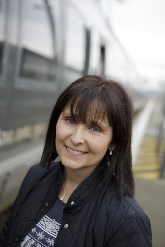 Portrait corporate réalisé en gare pour illustrer le Rapport Annuel d'Activité TER PROVENCE-ALPES-CÔTE D'AZUR de la SNCF. | Philippe DUREUIL Photographie