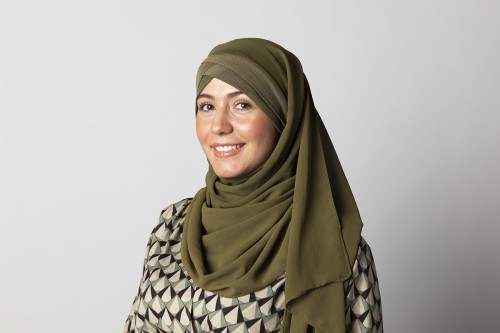 Portrait corporate d'une femme portant un foulard. | Philippe DUREUIL Photographie