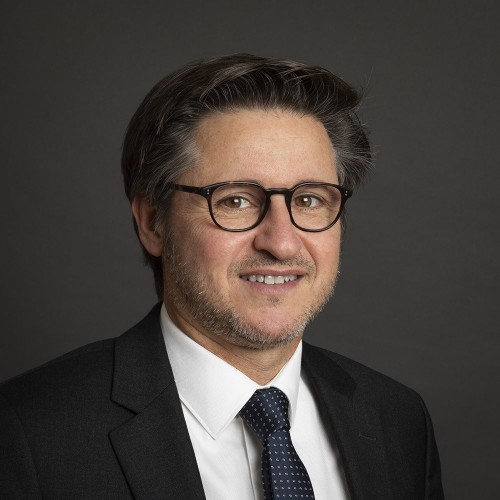 Portrait corporate homme en studio. | Philippe DUREUIL Photographie