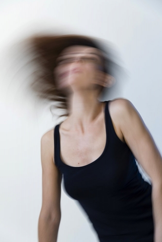 Portrait en mouvement réalisé en studio avec la comédienne Perrine Blondel | Philippe DUREUIL Photographie