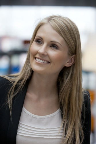 Reportage life-style - Portrait d'une femme dans un centre commercial | Philippe DUREUIL Photographie