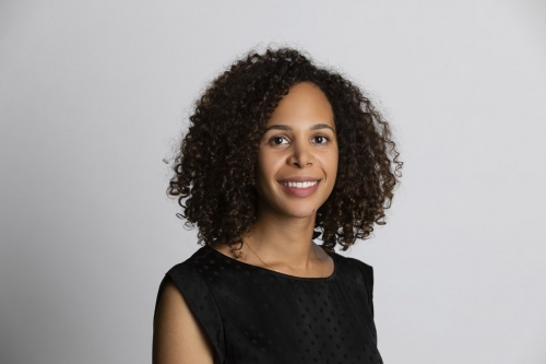 Photographie de portrait individuel d'une femme réalisé en studio mobile. | Philippe DUREUIL Photographie