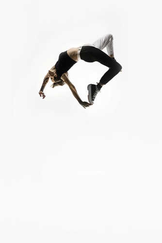 Saut périlleux en studio. Artiste : Marion Lacouture | Philippe DUREUIL Photographie