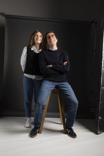 Shooting portrait de famille en studio dans la bonne humeur, père et fille, heureux ! | Philippe DUREUIL Photographie