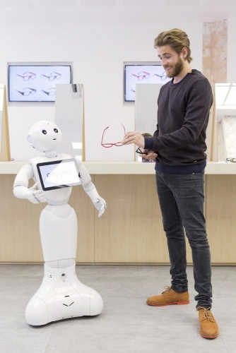 Photographie avec comédiens réalisée à Paris pour SoftBank Robotics. Production photo : Agence Toma. DA : Aurélien Esquivet. | Philippe DUREUIL Photographie