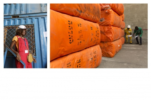 Photos de reportage industriel, femme et hommes au travail dans un entrepôt de balles de coton. | Philippe DUREUIL Photographie