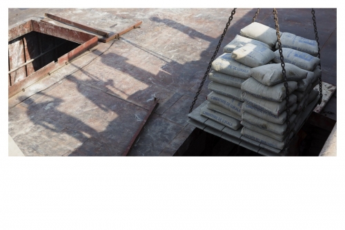 Photo industrielle du déchargement d'une barge. | Philippe DUREUIL Photographie