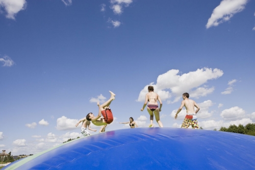 Enfants jouants sur un trampoline | Philippe DUREUIL Photographie