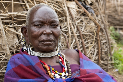 Portrait d'une femme masaï dans un village de Tanzanie. | Philippe DUREUIL Photographie